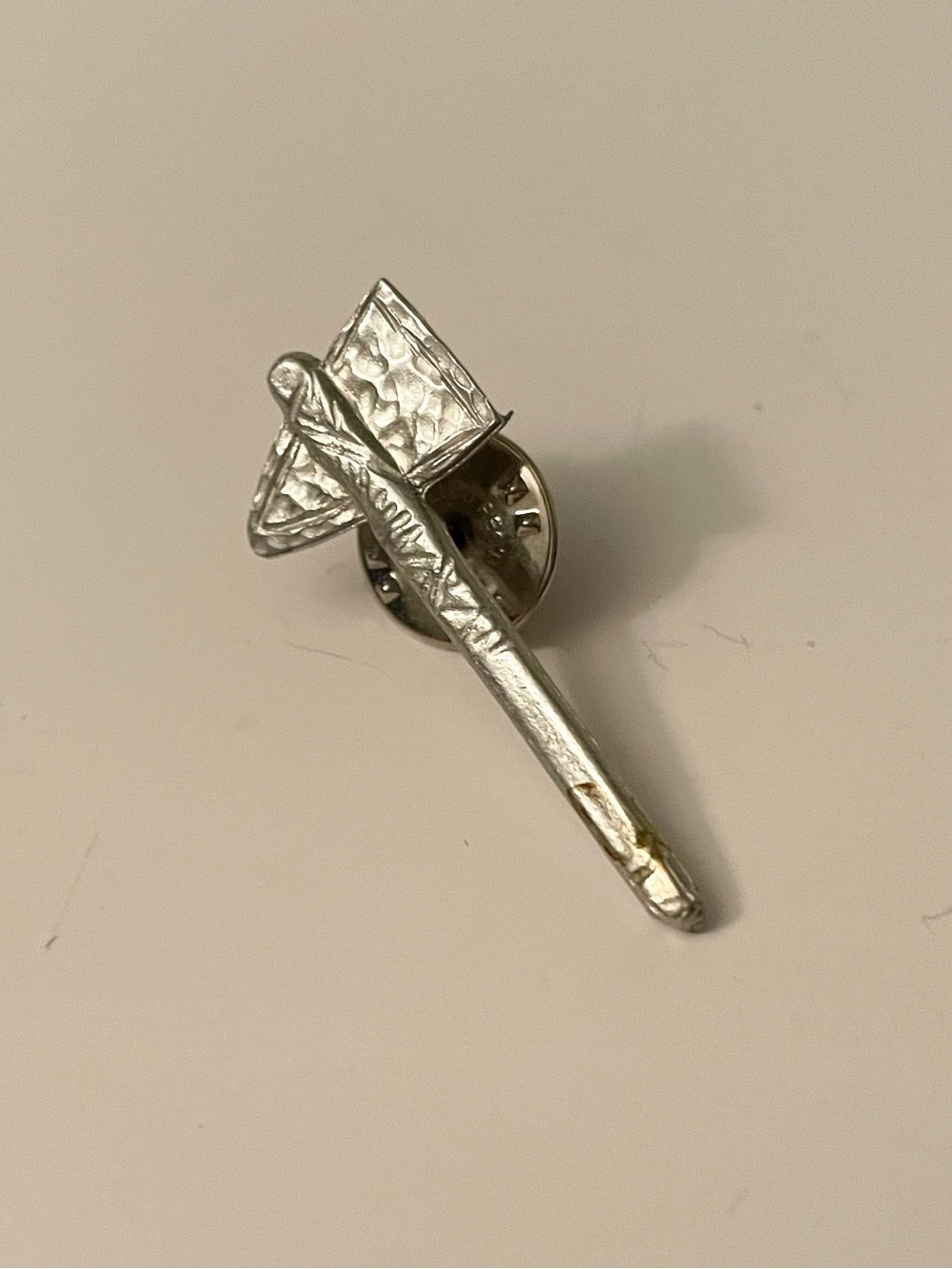 Vintage Silver Tone Metal Tomahawk Hatchet Brooch Pin - Picture 3 of 13